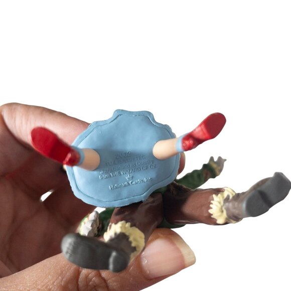 Wizard of Oz Hallmark Keepsake Ornament Dorothy and Scarecrow 2002 - Picture 4 of 8